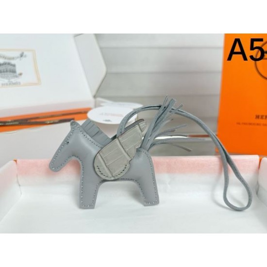 2025SS キーホルダー HERMES エルメス 夢中になるトレンド感満載の夏季新作登場