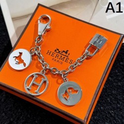 2025SS キーホルダー HERMES エルメス 著名人・セレブ愛用の注目アイテム