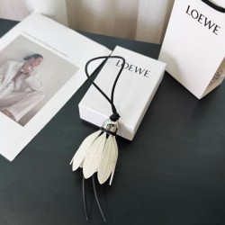 2025SS キーホルダー LOEWE ロエベ ゆったり感と高級感を両立した注目デザイン