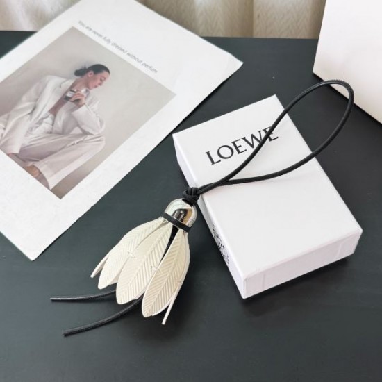 2025SS キーホルダー LOEWE ロエベ ゆったり感と高級感を両立した注目デザイン