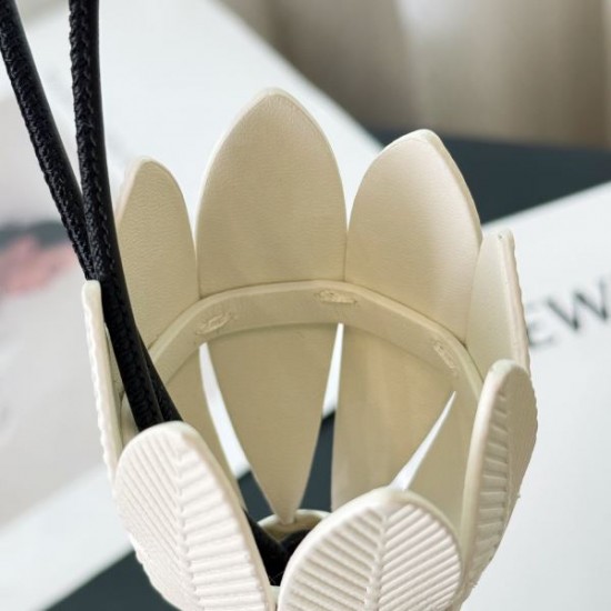 2025SS キーホルダー LOEWE ロエベ ゆったり感と高級感を両立した注目デザイン