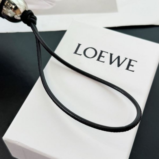 2025SS キーホルダー LOEWE ロエベ ゆったり感と高級感を両立した注目デザイン