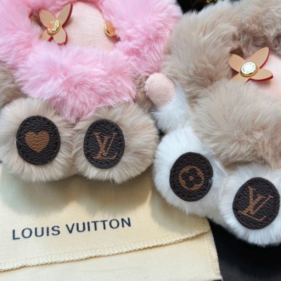 2025SS キーホルダー LOUIS VUITTON ルイヴィトン 着こなし簡単！万能コーデアイテム
