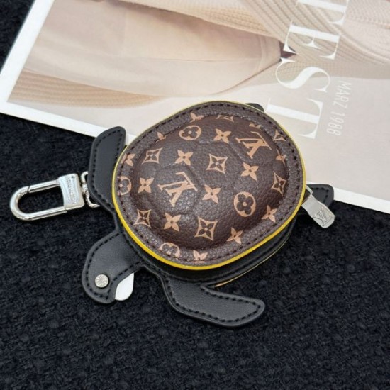 2025SS キーホルダー LOUIS VUITTON ルイヴィトン 春夏新作コレクションから登場