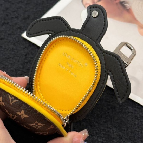 2025SS キーホルダー LOUIS VUITTON ルイヴィトン 春夏新作コレクションから登場