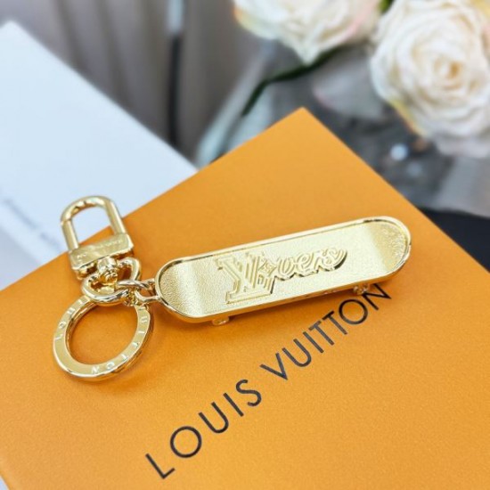 2025SS キーホルダー LOUIS VUITTON ルイヴィトン 上品カジュアルに仕上がる逸品