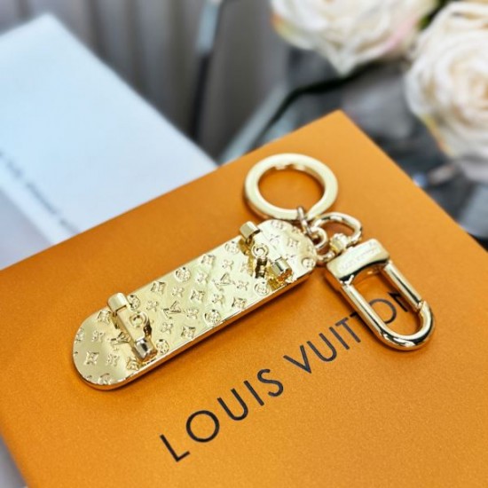 2025SS キーホルダー LOUIS VUITTON ルイヴィトン 上品カジュアルに仕上がる逸品
