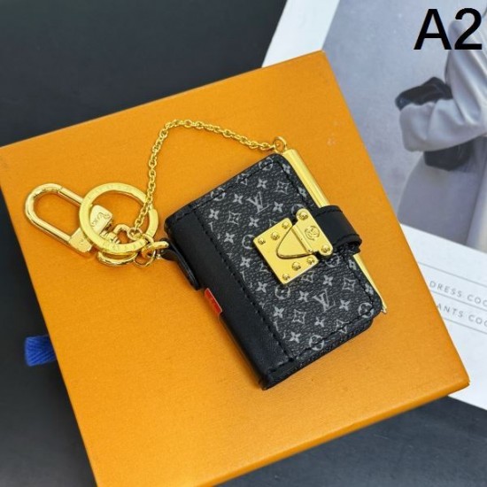 2025SS キーホルダー LOUIS VUITTON ルイヴィトン 今っぽい着こなしに決まる最旬スタイル