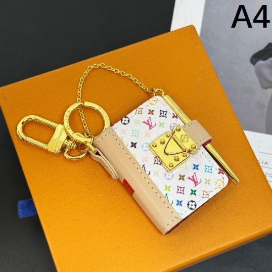 2025SS キーホルダー LOUIS VUITTON ルイヴィトン 今っぽい着こなしに決まる最旬スタイル