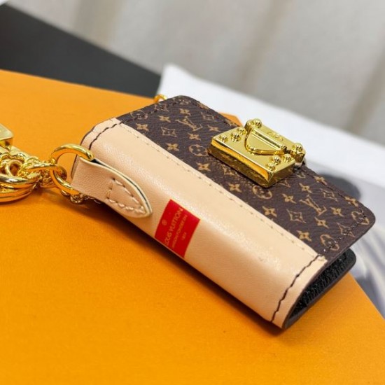2025SS キーホルダー LOUIS VUITTON ルイヴィトン 今っぽい着こなしに決まる最旬スタイル