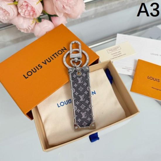 2025SS キーホルダー LOUIS VUITTON ルイヴィトン お洒落度を引き上げるワンポイントアイテム