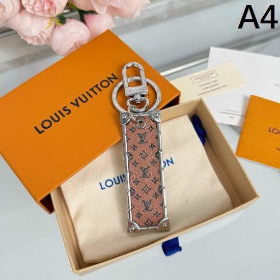 2025SS キーホルダー LOUIS VUITTON ルイヴィトン お洒落度を引き上げるワンポイントアイテム