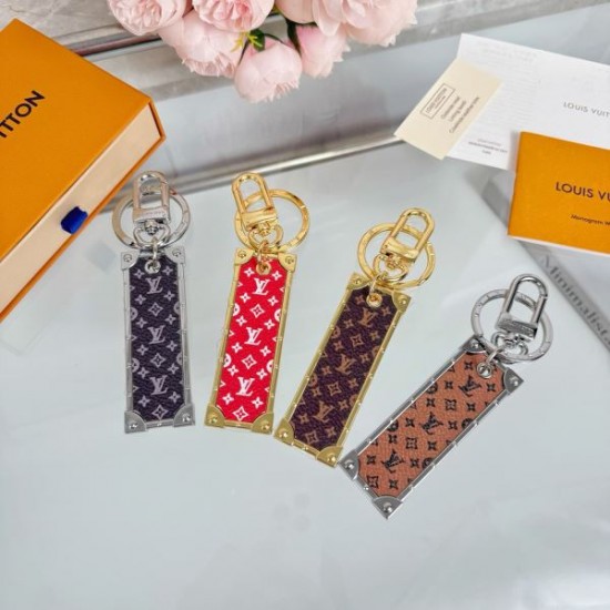 2025SS キーホルダー LOUIS VUITTON ルイヴィトン お洒落度を引き上げるワンポイントアイテム