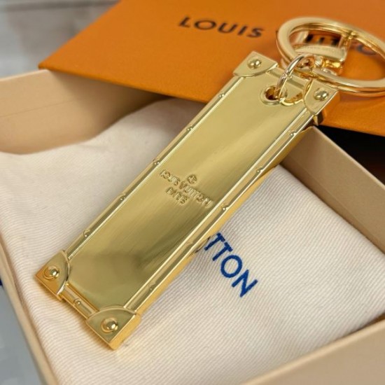 2025SS キーホルダー LOUIS VUITTON ルイヴィトン お洒落度を引き上げるワンポイントアイテム