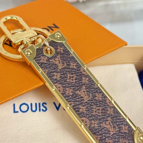2025SS キーホルダー LOUIS VUITTON ルイヴィトン お洒落度を引き上げるワンポイントアイテム