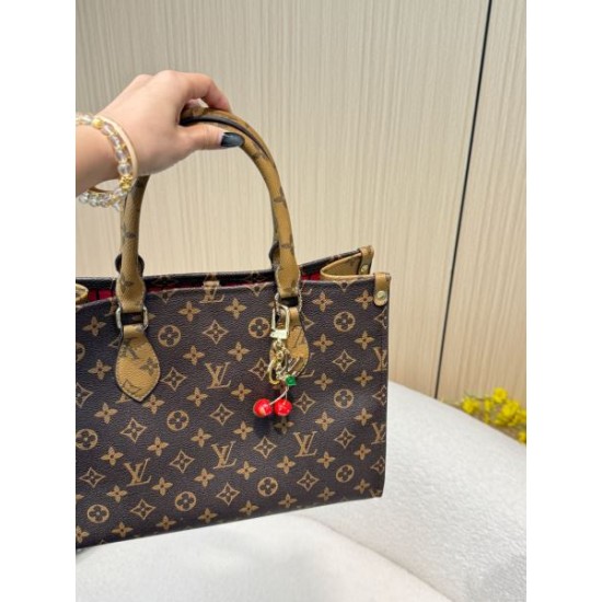 2025SS キーホルダー LOUIS VUITTON ルイヴィトン 夏に映える目を引くトレンドデザイン