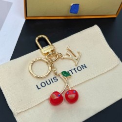 2025SS キーホルダー LOUIS VUITTON ルイヴィトン 夏に映える目を引くトレンドデザイン