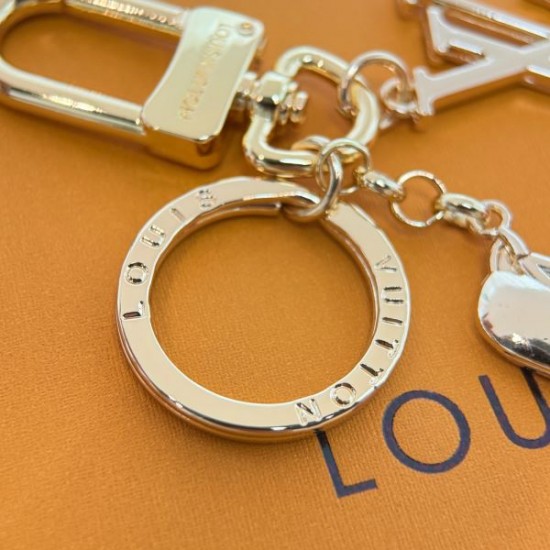 2025SS キーホルダー LOUIS VUITTON ルイヴィトン 夏に映える目を引くトレンドデザイン