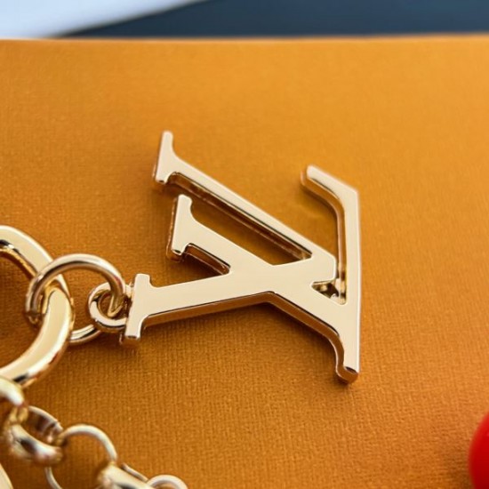 2025SS キーホルダー LOUIS VUITTON ルイヴィトン 夏に映える目を引くトレンドデザイン