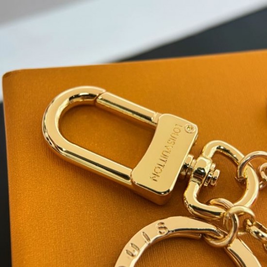 2025SS キーホルダー LOUIS VUITTON ルイヴィトン 夏に映える目を引くトレンドデザイン