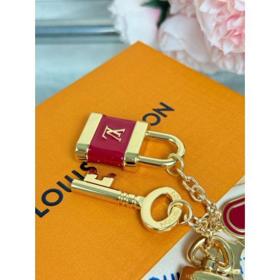 2025SS キーホルダー LOUIS VUITTON ルイヴィトン 話題沸騰中！夢中になる新作が続々