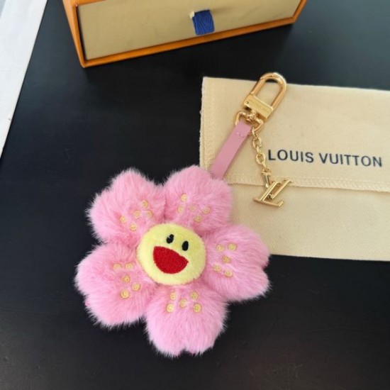 2025SS キーホルダー LOUIS VUITTON ルイヴィトン 著名人・セレブも注目のラグジュアリー小物