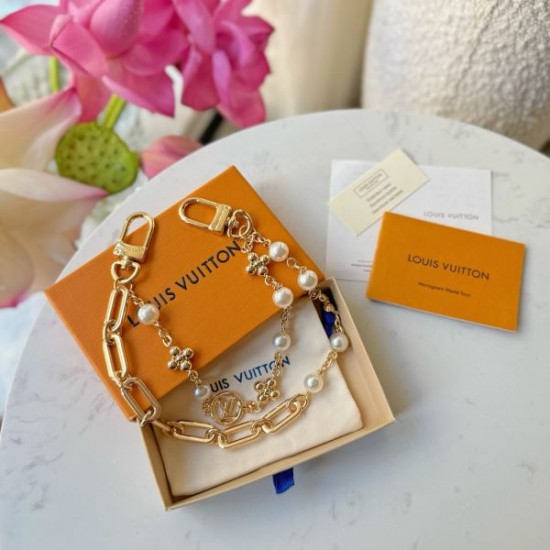 2025SS キーホルダー LOUIS VUITTON ルイヴィトン 夏のおでかけにぴったりの上質アイテム