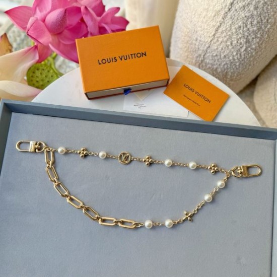 2025SS キーホルダー LOUIS VUITTON ルイヴィトン 夏のおでかけにぴったりの上質アイテム