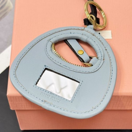 2025SS キーホルダー MIU MIU ミュウミュウ 夏に向けておすすめの上品デザイン
