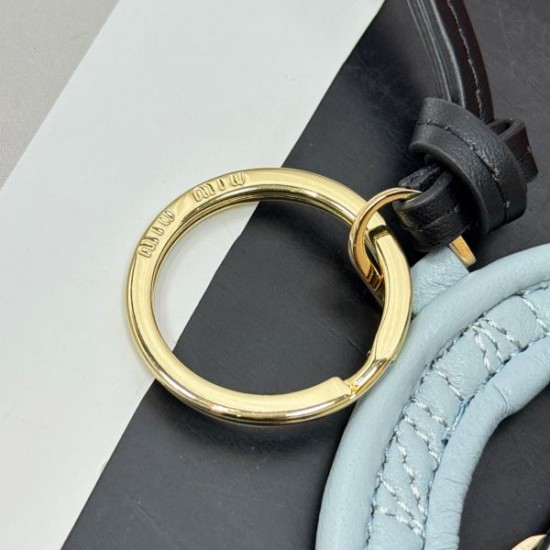 2025SS キーホルダー MIU MIU ミュウミュウ 夏に向けておすすめの上品デザイン