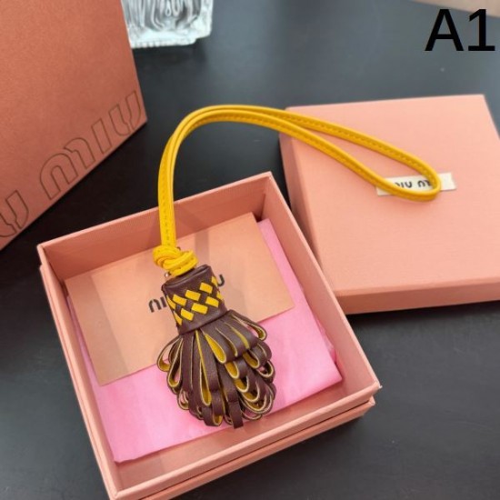 2025SS キーホルダー MIU MIU ミュウミュウ 夏季新作続々登場 ファッション感度高めな人に