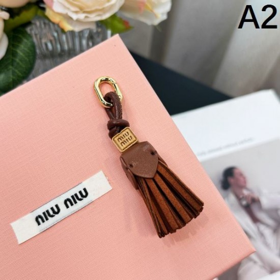 2025SS キーホルダー MIU MIU ミュウミュウ 愛用者多数の注目トレンドキーホルダー