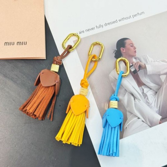 2025SS キーホルダー MIU MIU ミュウミュウ 夏らしさ満点のフェミニンな人気新作