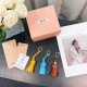 2025SS キーホルダー MIU MIU ミュウミュウ 夏らしさ満点のフェミニンな人気新作