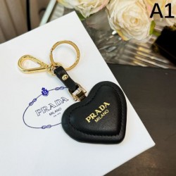 2025SS キーホルダー PRADA プラダ 洗練されたスタイリッシュデザインが魅力の新作
