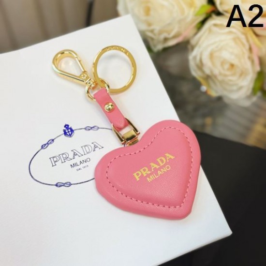 2025SS キーホルダー PRADA プラダ 洗練されたスタイリッシュデザインが魅力の新作