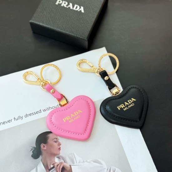 2025SS キーホルダー PRADA プラダ 洗練されたスタイリッシュデザインが魅力の新作