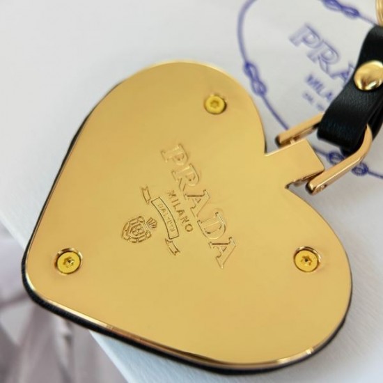 2025SS キーホルダー PRADA プラダ 洗練されたスタイリッシュデザインが魅力の新作
