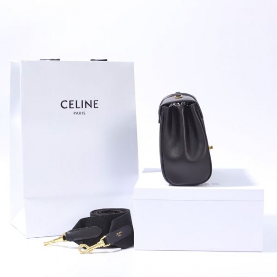 CELINE セリーヌ 2025FW 新作 大容量ショルダーバッグ 高級感漂う おしゃれデザイン