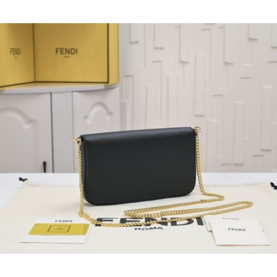 FENDI フェンデイ 2025FW 新作 上品ショルダーバッグ 高品質レプリカ 大容量 人気