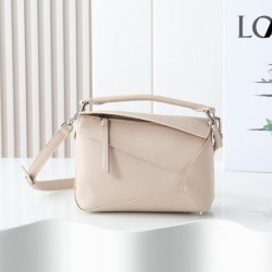 LOEWE ロエベ 2025FW 新作 上品ショルダーバッグ 高級感漂う おしゃれ 人気アイテム
