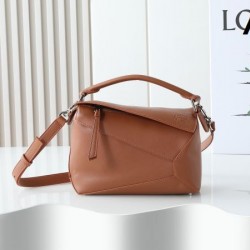 LOEWE ロエベ 2025FW 新作 上品ショルダーバッグ 高級感漂う おしゃれ 人気アイテム