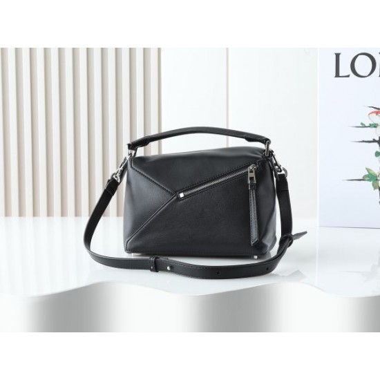 LOEWE ロエベ 2025FW 新作 上品ショルダーバッグ 高級感漂う おしゃれ 人気アイテム
