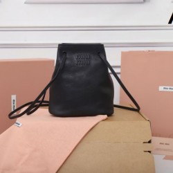 MIU MIU ミュウミュウ 2025FW 新作 上品バックパック レディース 高級感漂う 人気アイテム