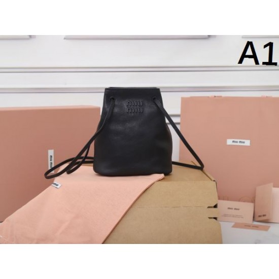 MIU MIU ミュウミュウ 2025FW 新作 上品バックパック レディース 高級感漂う 人気アイテム