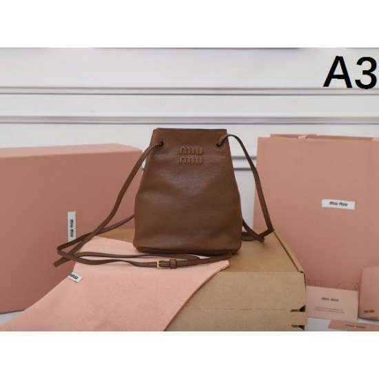 MIU MIU ミュウミュウ 2025FW 新作 上品バックパック レディース 高級感漂う 人気アイテム