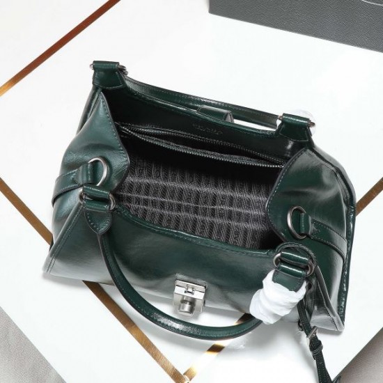 PRADA プラダ 2025FW 新作 上品トートバッグ 高級感漂う 人気アイテム