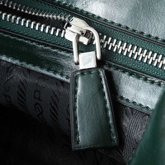 PRADA プラダ 2025FW 新作 上品トートバッグ 高級感漂う 人気アイテム