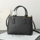 PRADA プラダ 2025FW 新作 人気トートバッグ 高級感 上品 おしゃれデザイン
