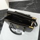PRADA プラダ 2025FW 新作 人気トートバッグ 高級感 上品 おしゃれデザイン